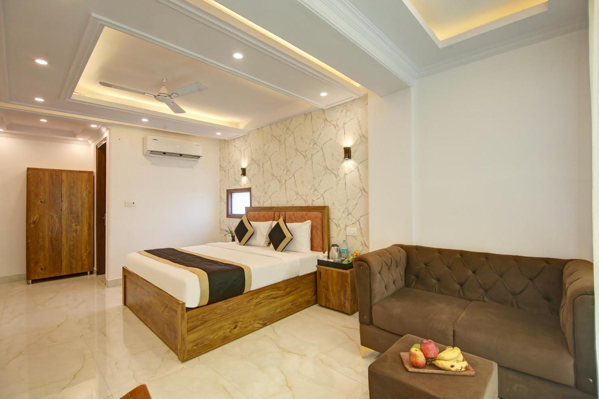 Hotel The Emporio Grand Near Vaishali Metro Station Gáziábád Kültér fotó