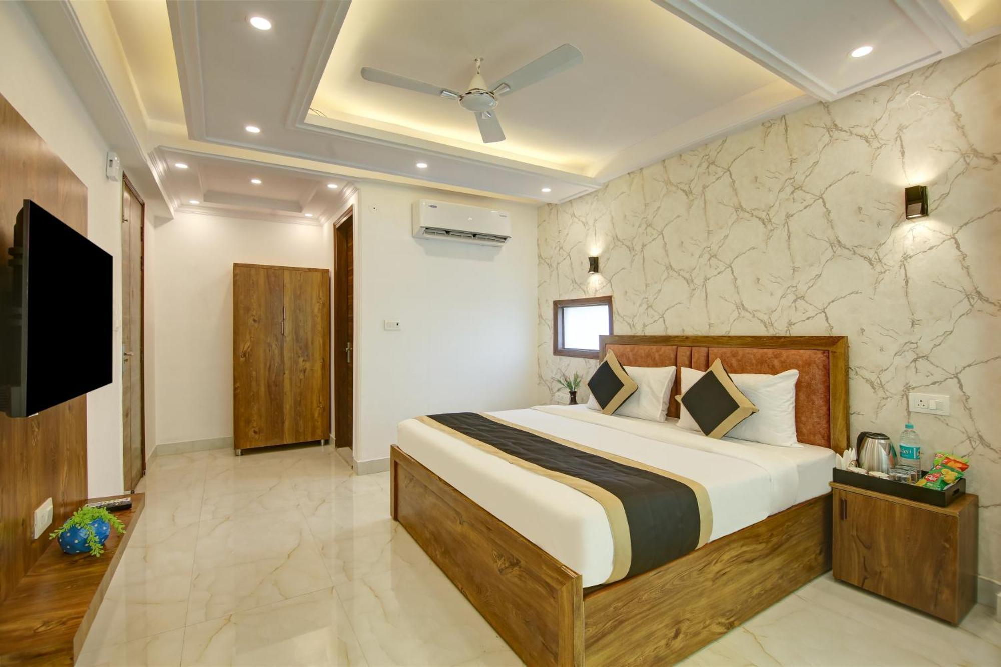 Hotel The Emporio Grand Near Vaishali Metro Station Gáziábád Kültér fotó