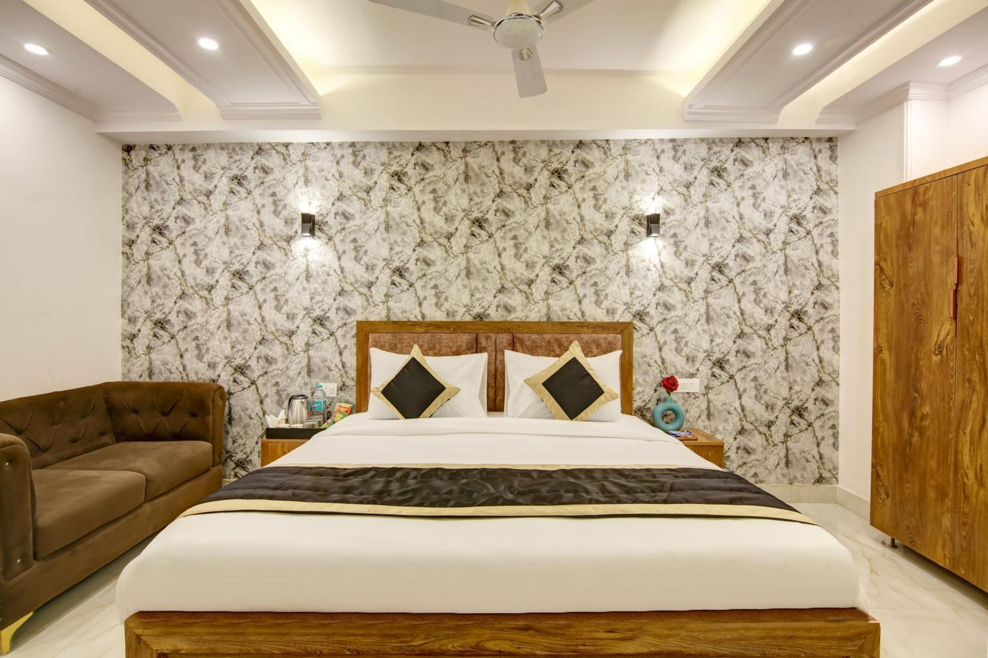 Hotel The Emporio Grand Near Vaishali Metro Station Gáziábád Kültér fotó