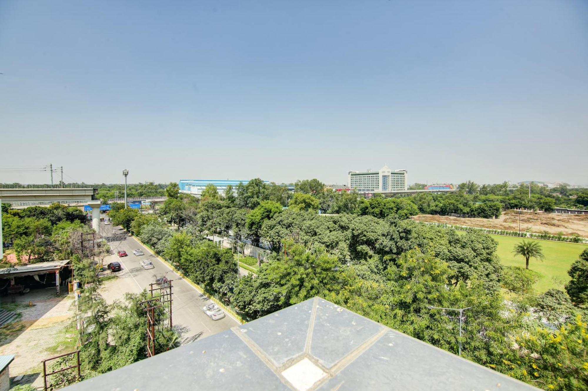 Hotel The Emporio Grand Near Vaishali Metro Station Gáziábád Kültér fotó