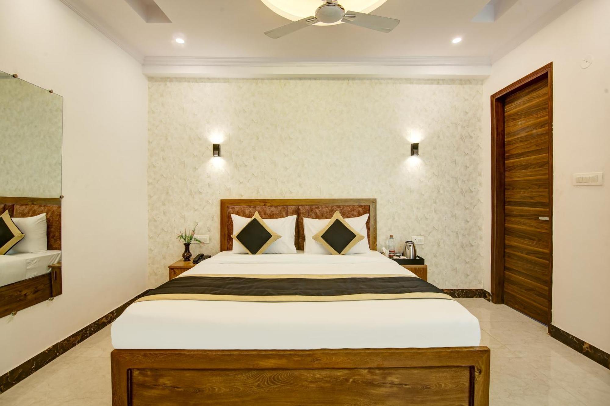 Hotel The Emporio Grand Near Vaishali Metro Station Gáziábád Kültér fotó