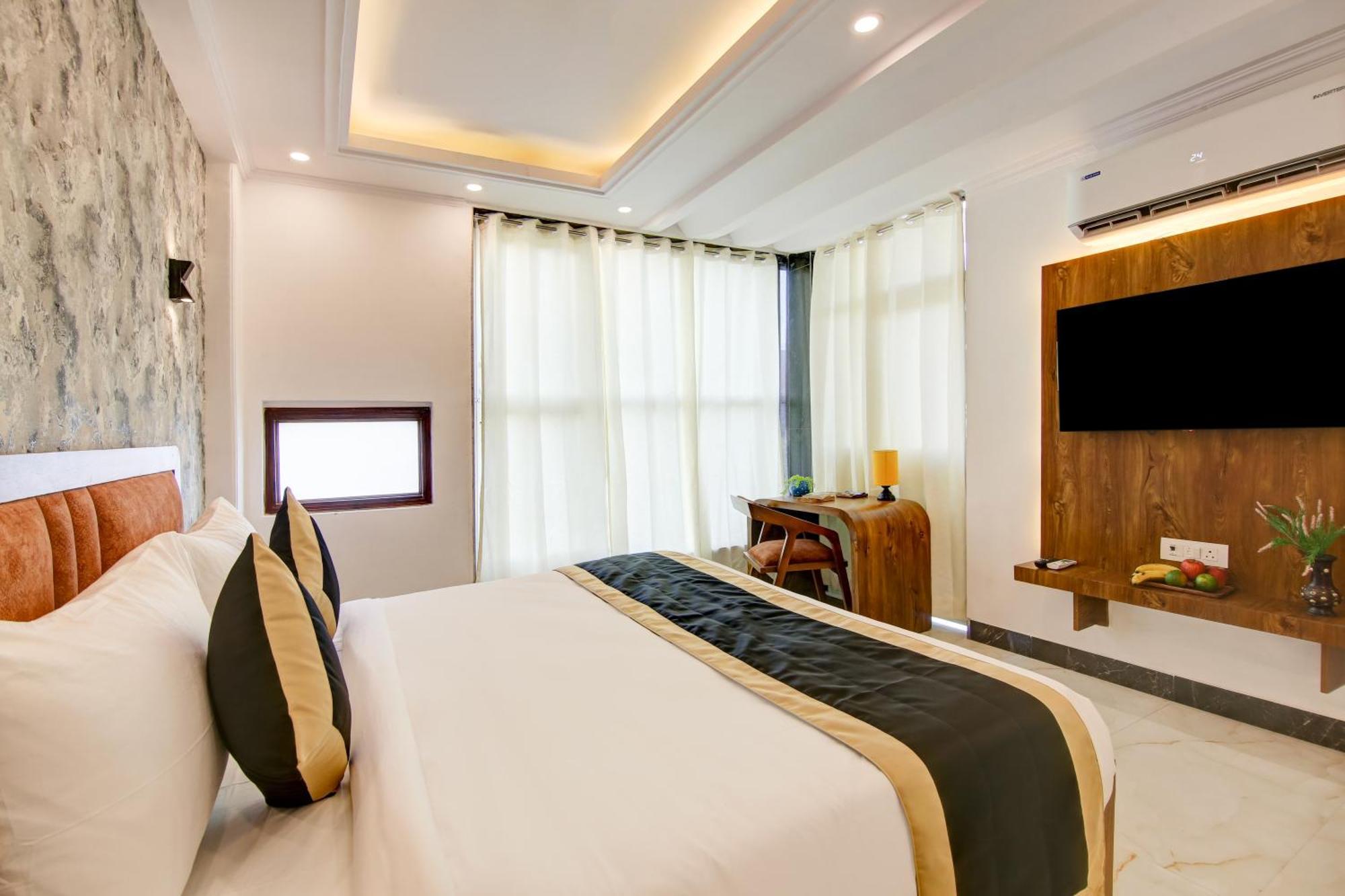 Hotel The Emporio Grand Near Vaishali Metro Station Gáziábád Kültér fotó