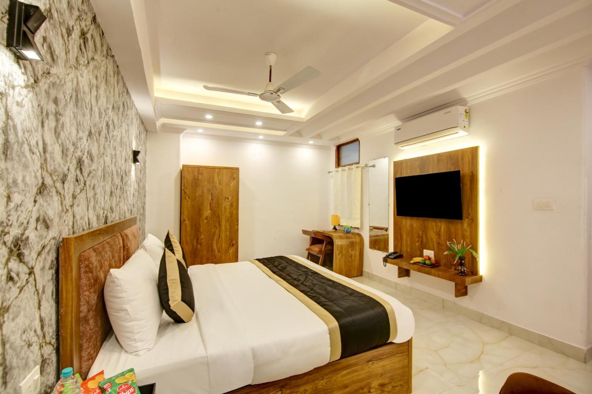 Hotel The Emporio Grand Near Vaishali Metro Station Gáziábád Kültér fotó