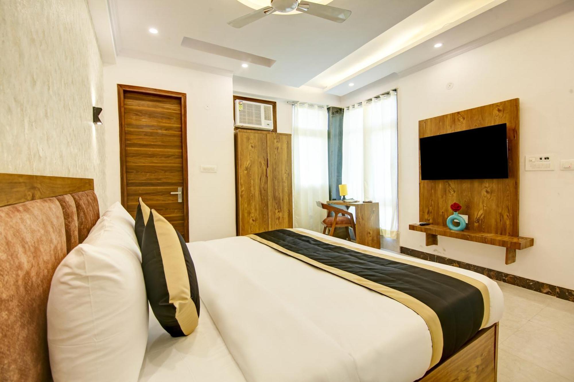 Hotel The Emporio Grand Near Vaishali Metro Station Gáziábád Kültér fotó