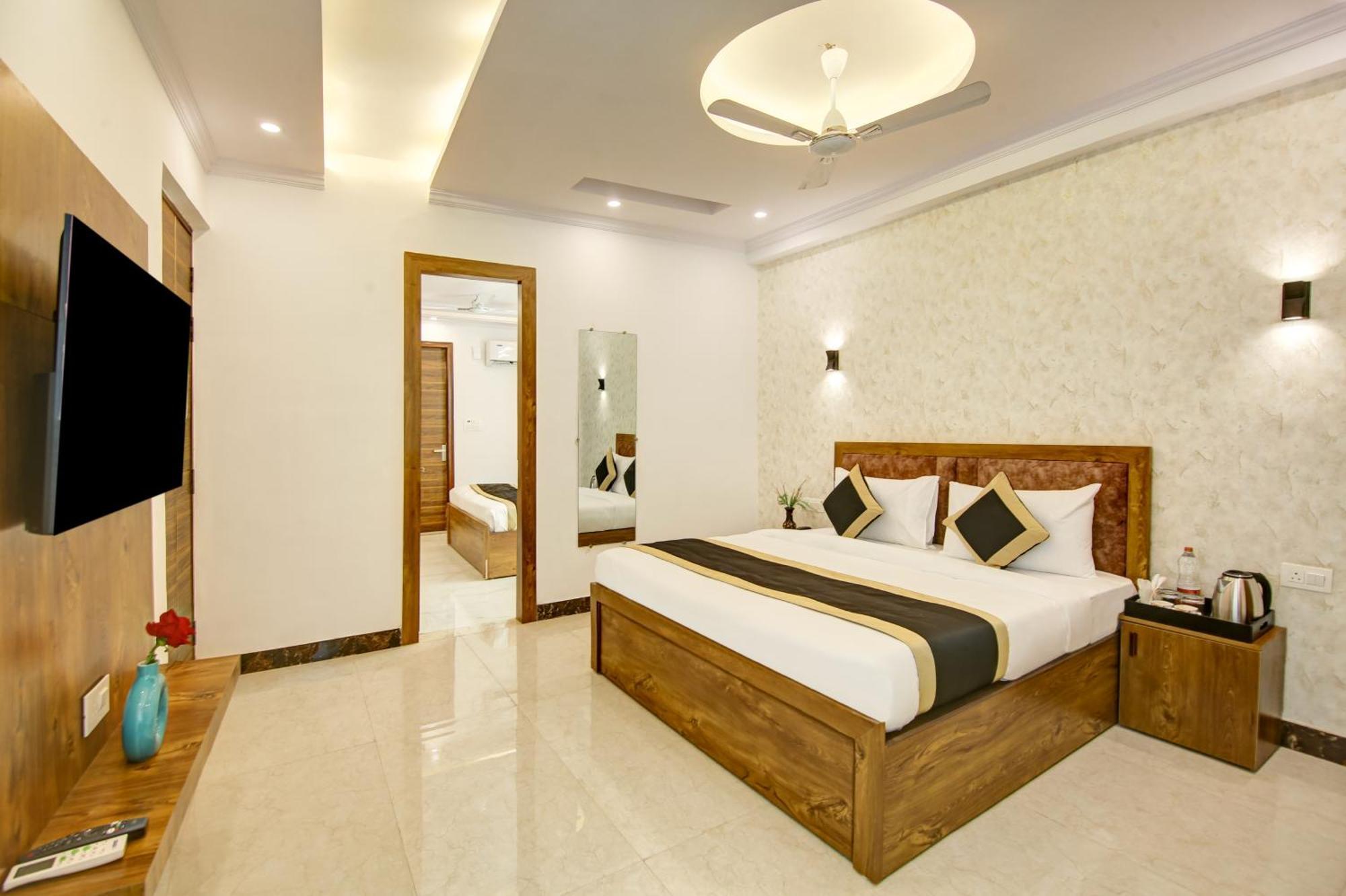 Hotel The Emporio Grand Near Vaishali Metro Station Gáziábád Kültér fotó