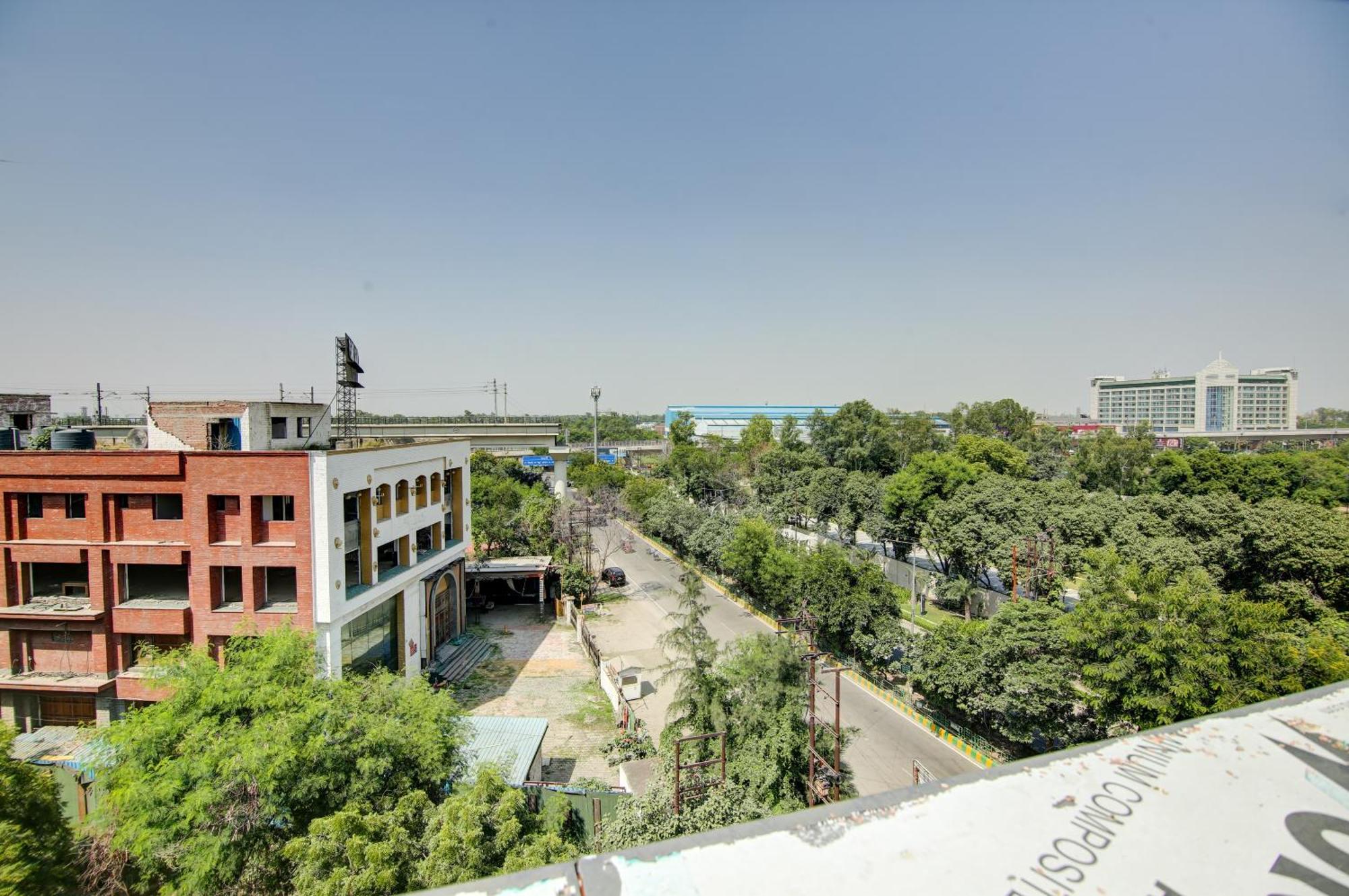 Hotel The Emporio Grand Near Vaishali Metro Station Gáziábád Kültér fotó