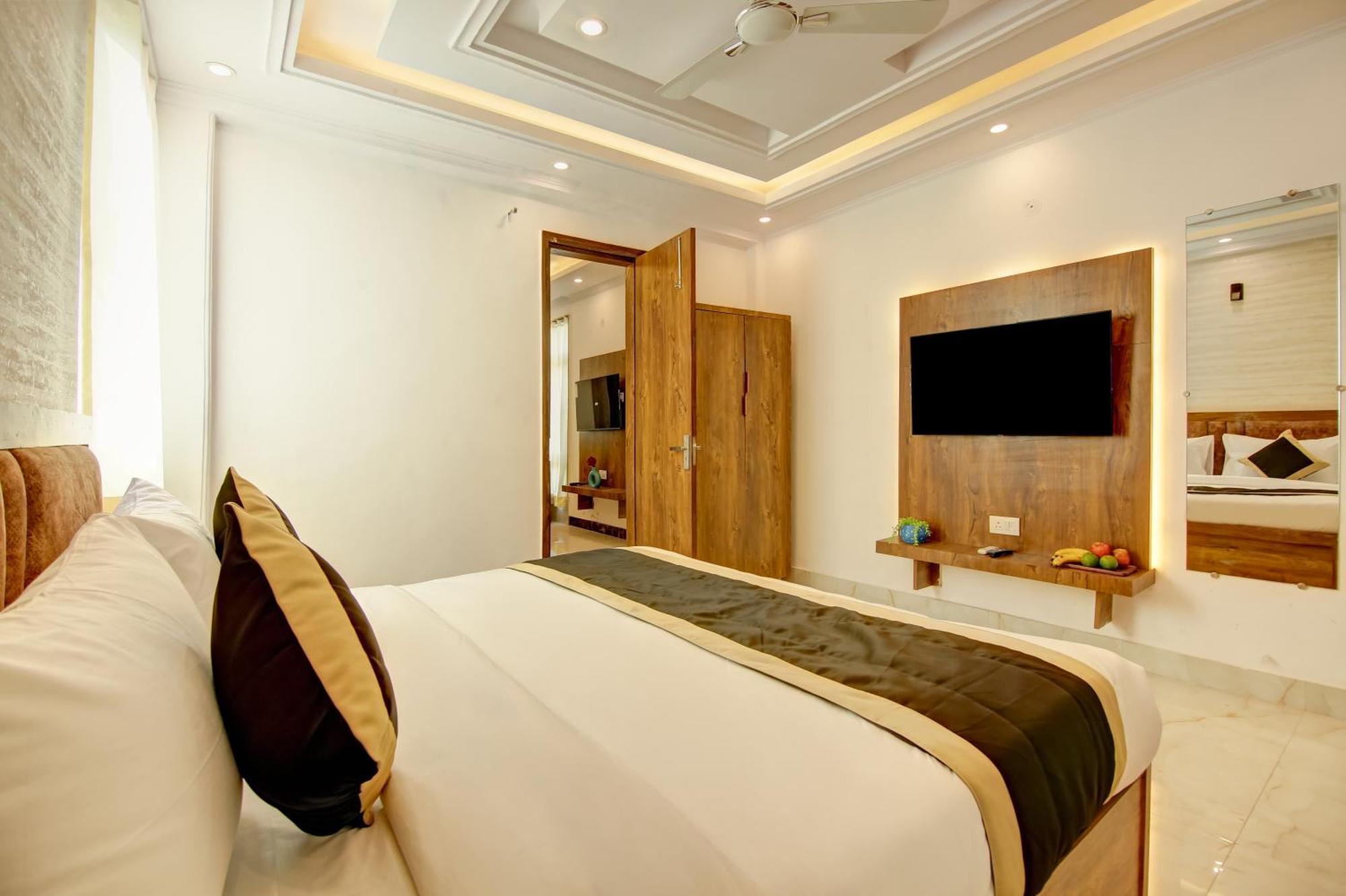 Hotel The Emporio Grand Near Vaishali Metro Station Gáziábád Kültér fotó