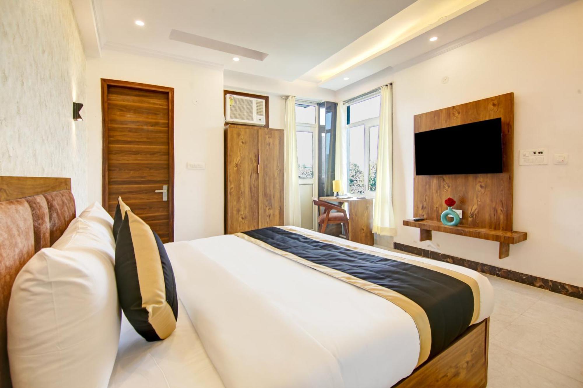 Hotel The Emporio Grand Near Vaishali Metro Station Gáziábád Kültér fotó