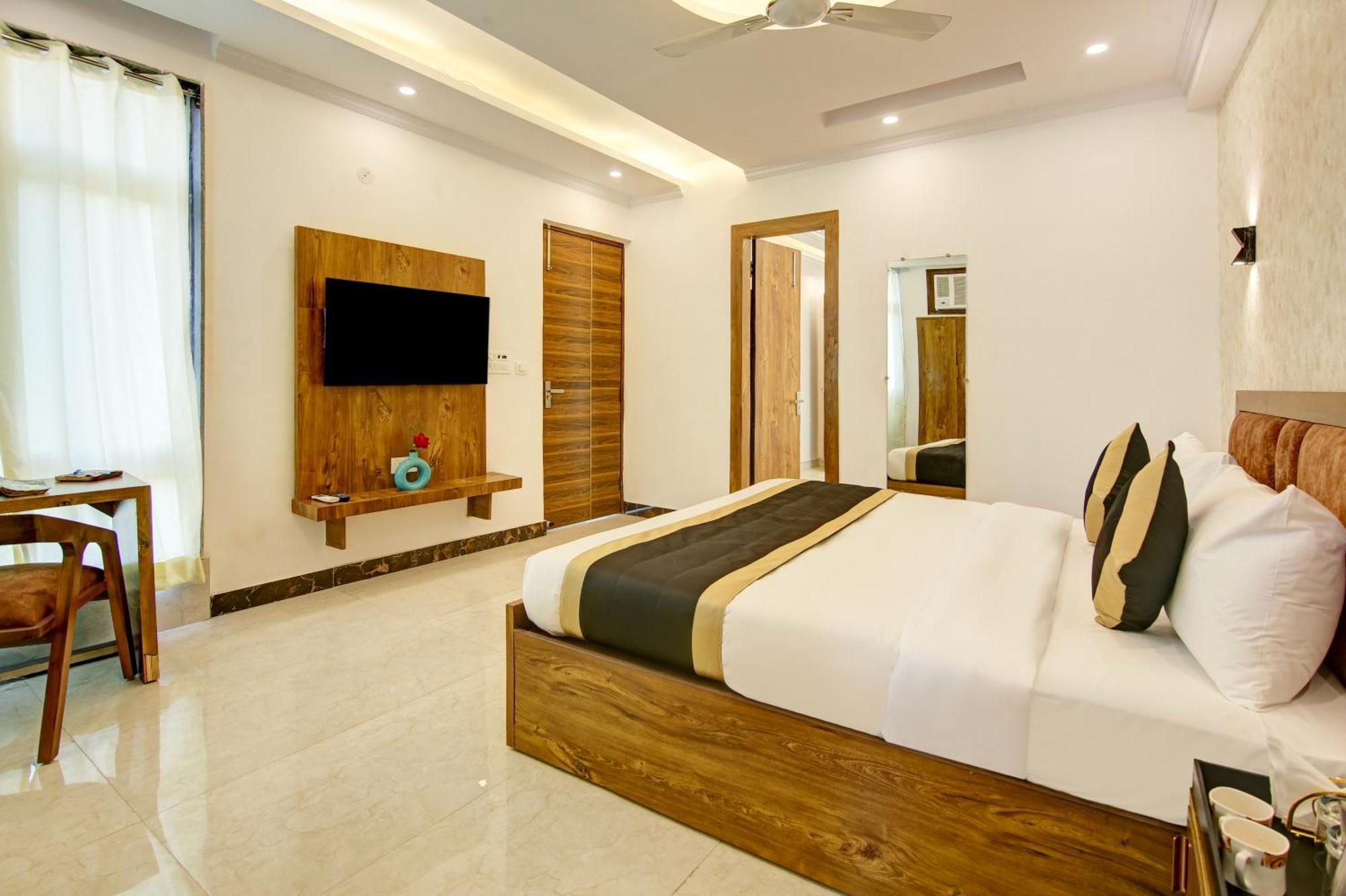 Hotel The Emporio Grand Near Vaishali Metro Station Gáziábád Kültér fotó
