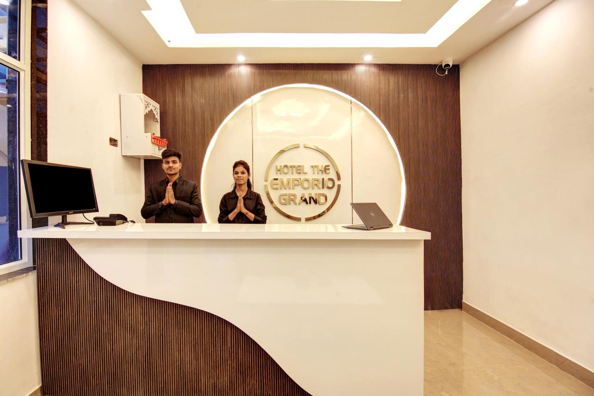 Hotel The Emporio Grand Near Vaishali Metro Station Gáziábád Kültér fotó