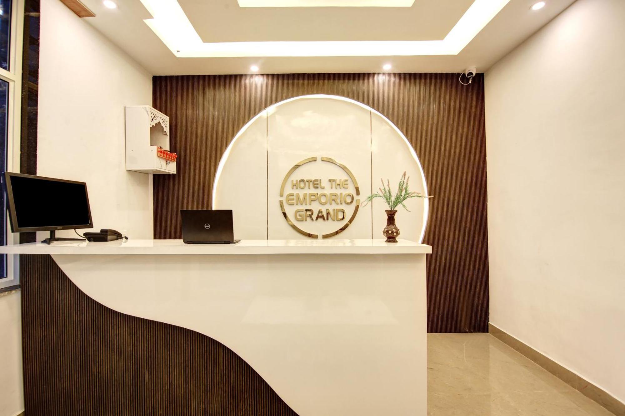 Hotel The Emporio Grand Near Vaishali Metro Station Gáziábád Kültér fotó